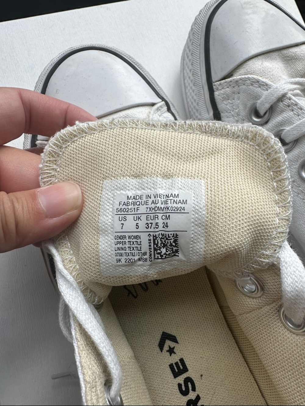 Classic Low-Top Converse Platform Sneakers in White - Picture 4 of 4